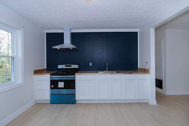 Foto del edificio - CUTE COZY HOME READY FOR RENT FROM MAY 10TH!