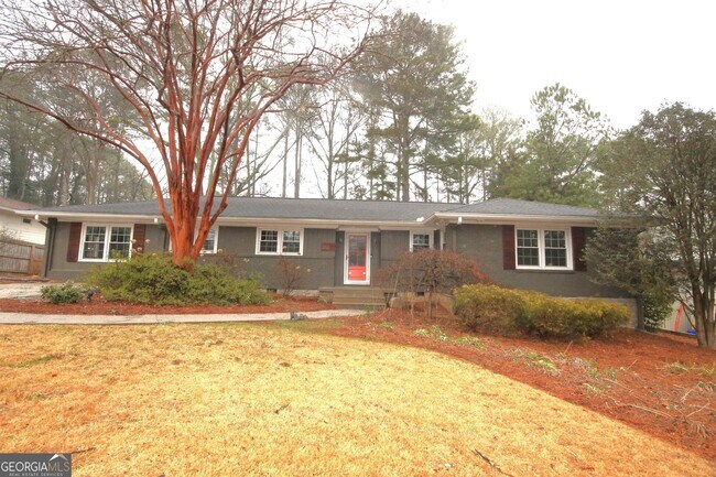 Building Photo - 2152 Tanglewood Rd