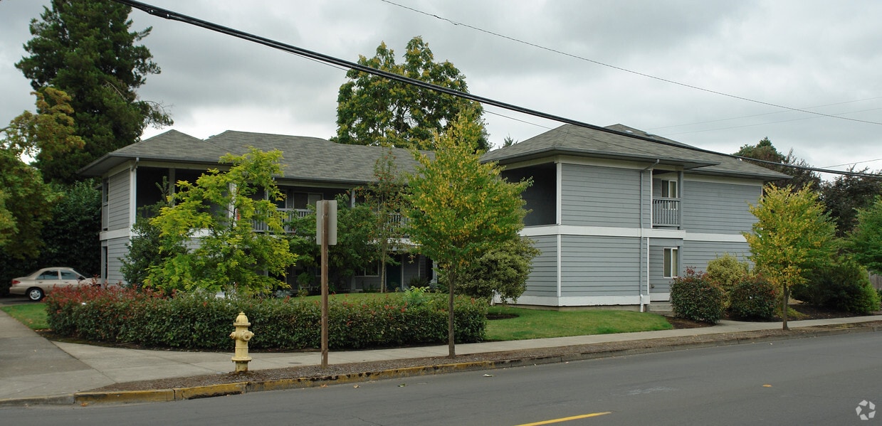 Building Photo - 465 Mill St