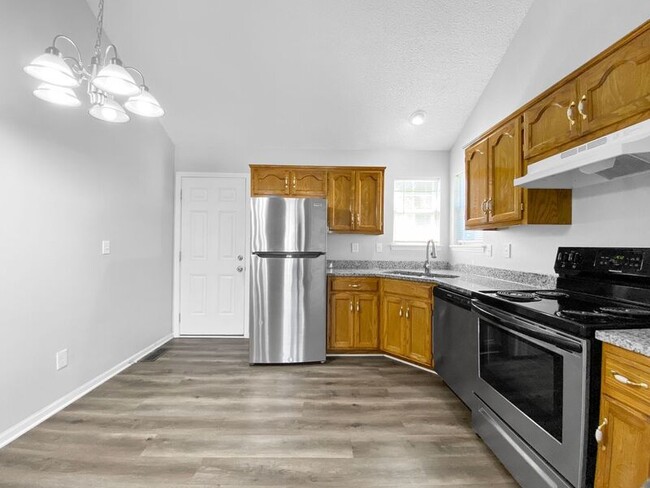 Building Photo - 1020 NE Queens Ct