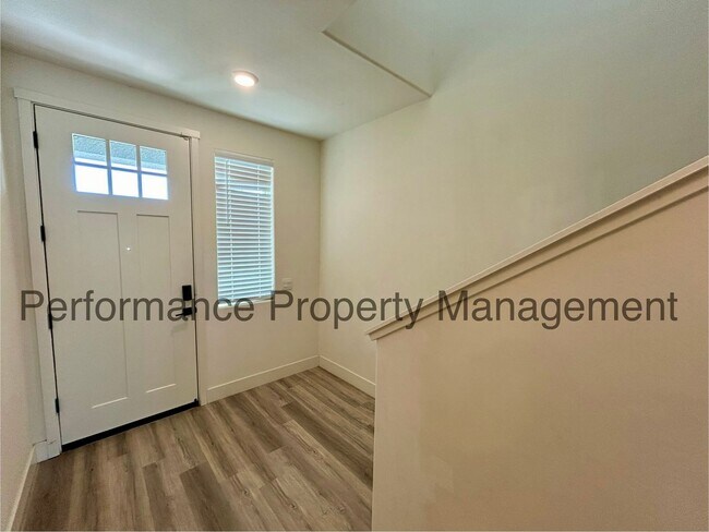 Foto del edificio - Spacious 5 Bed/3 Bath New Construction wit...