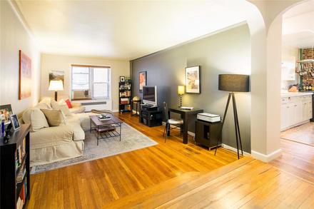 Primary Photo - 305 W 52nd St