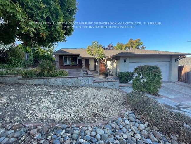 Building Photo - 556 Phoenix Cir