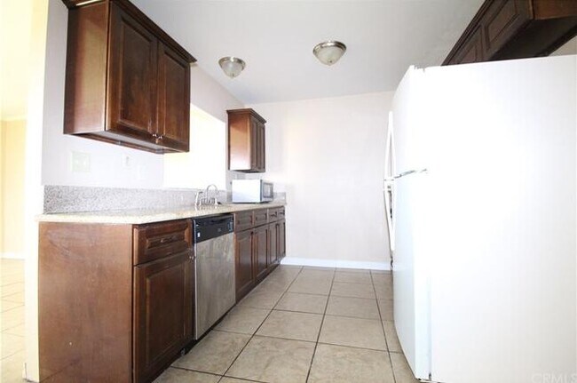 Building Photo - 6565 Mojave Ave