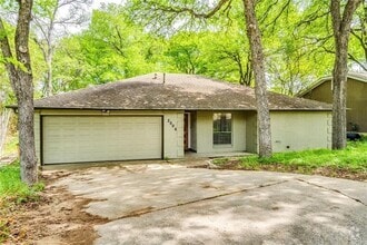 Building Photo - 3006 Lakeside Dr