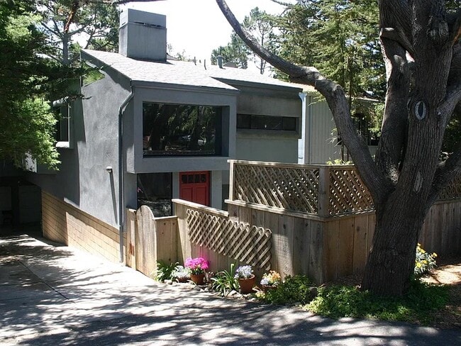 Building Photo - 1025 Funston Ave