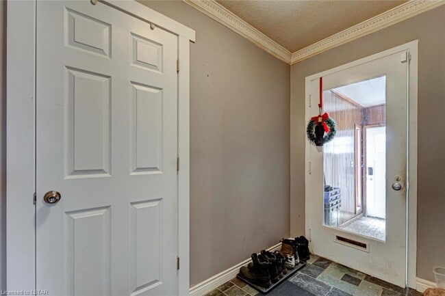 Entrance - 1534 Western Rd