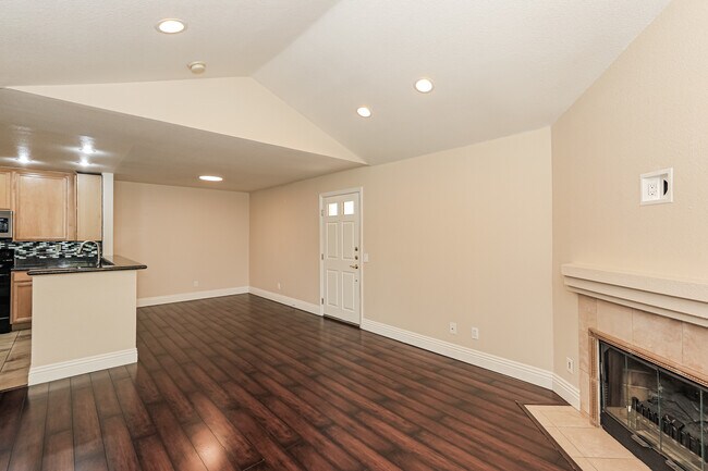 Building Photo - 2375 Del Mar Way