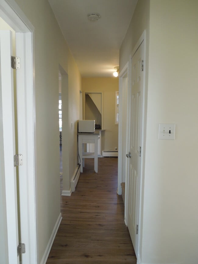 entry to apartment - 283 Houston Ave