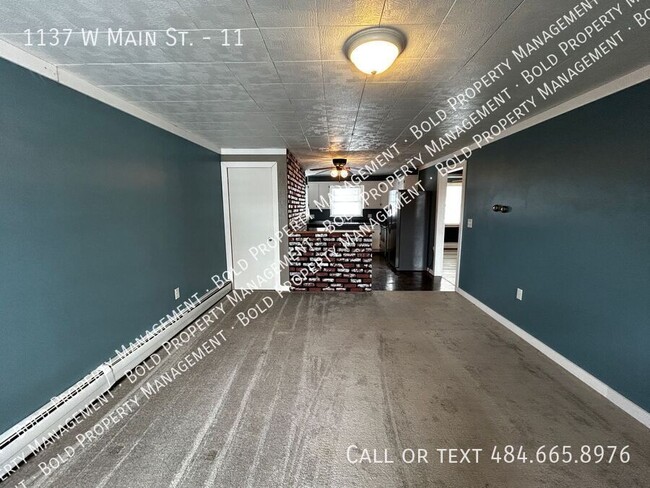 Foto del edificio - 1137 W Main St