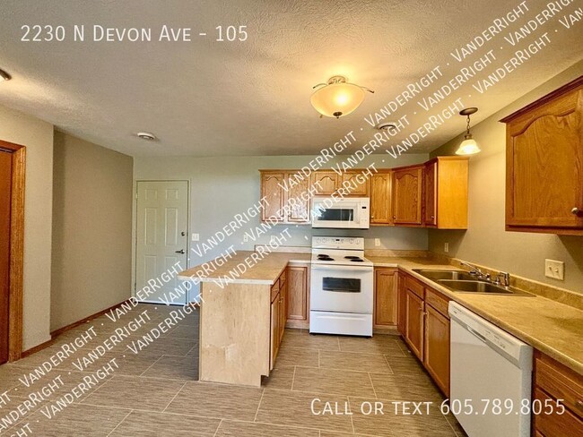 Building Photo - 2 Bedroom Walk Out Apartment in Tea!