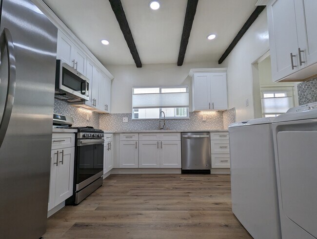 Foto del edificio - 452 S Oakhurst Dr