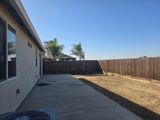Foto del edificio - 3 Br 2 Bath Available 12/1