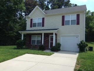 Foto principal - Charming 3 Bed, 2 & A Half Bath Home In Th...