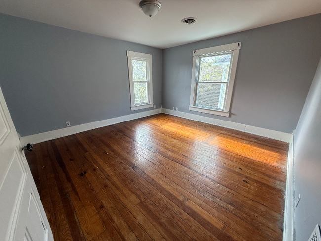 Building Photo - 227 1/2 N Main St