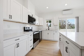 Building Photo - 6414 Cleo St