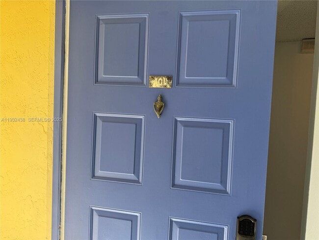 Building Photo - 185 Lakeview Dr