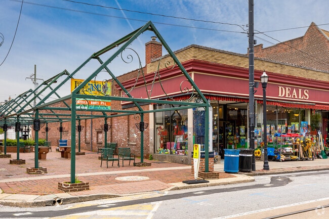 Plum St Mall is a public walkway and makes a wonderful place to meet with friends or enjoy lunch in Media.