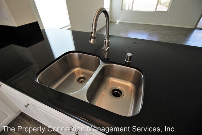 Foto del edificio - 2 br, 2 bath House - 19144 Doral St.