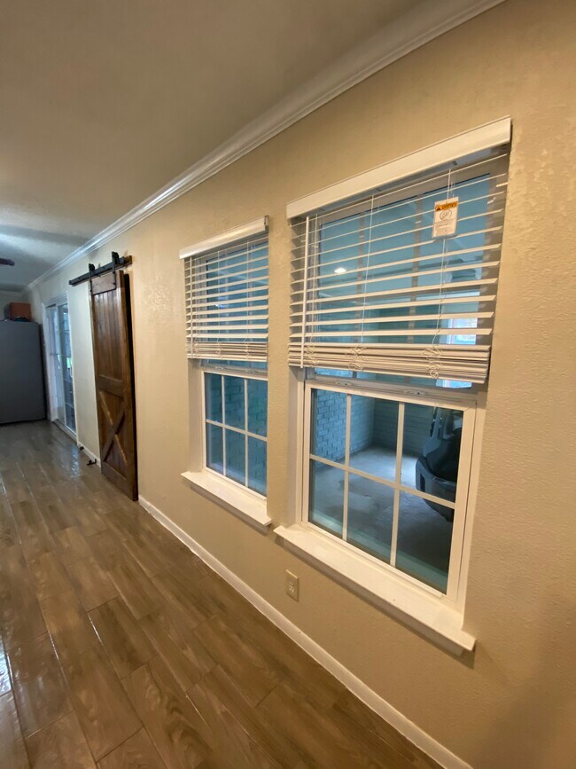 Building Photo - 3934 Spear St