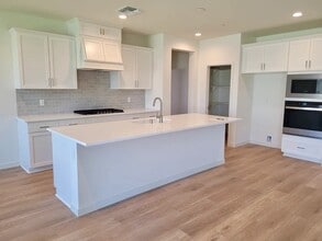 Building Photo - 12410 Madelyn Dr