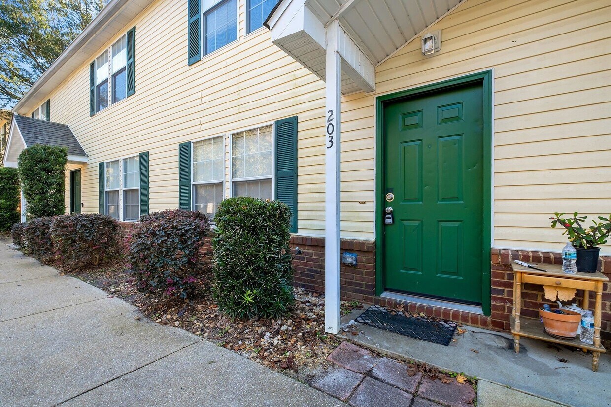 Foto principal - 2520 Graves Rd