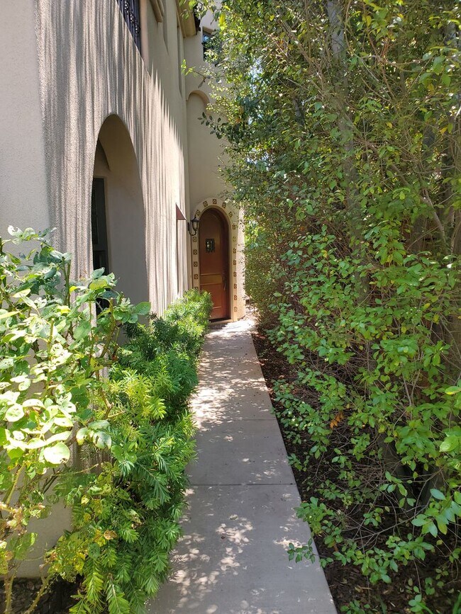 Foto del edificio - Elegant Coronado Village Home