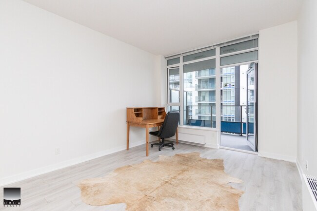 Photo du bâtiment - 8850 University Cres