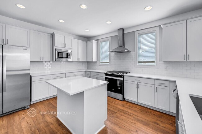 Building Photo - 251 Founders Ln