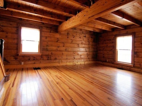 Building Photo - Single Family Residence, Log - Morgan Twp, OH
