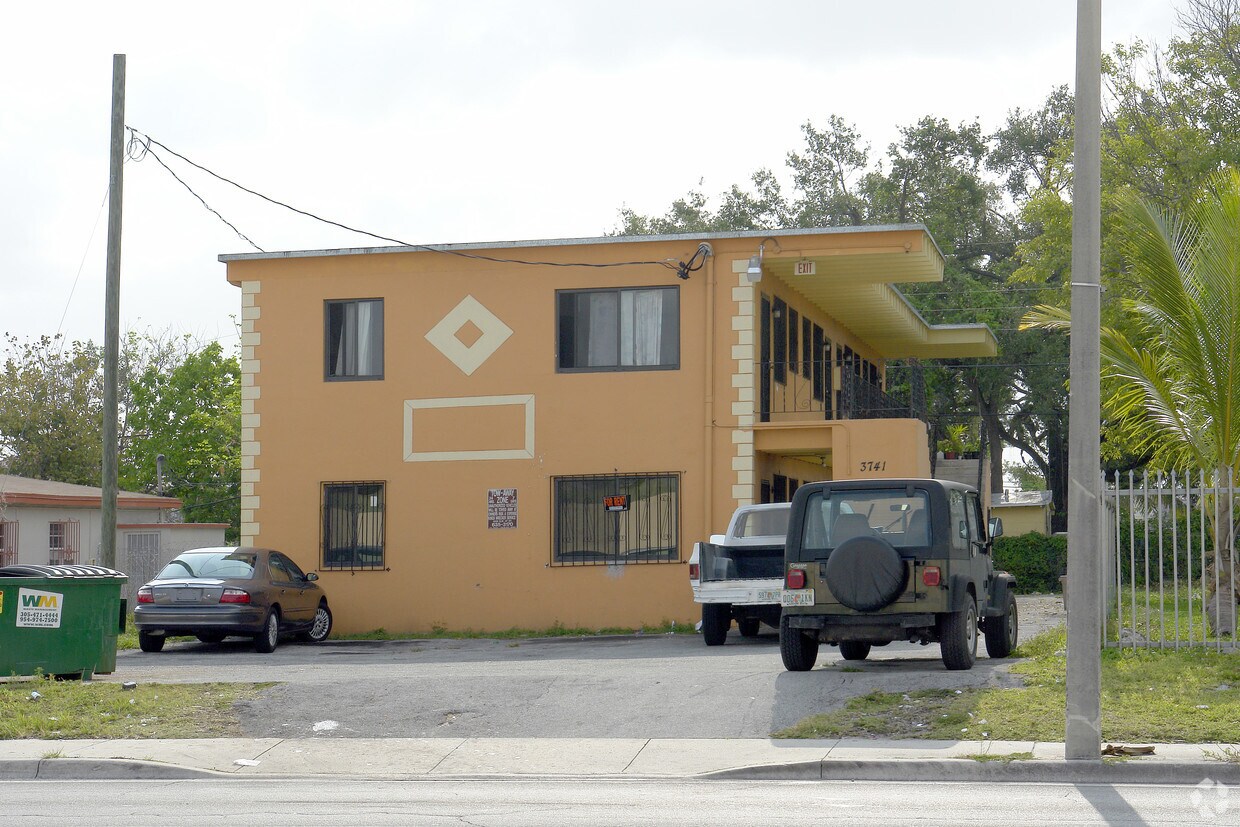 Foto del edificio - 3741 NW 22nd Ave