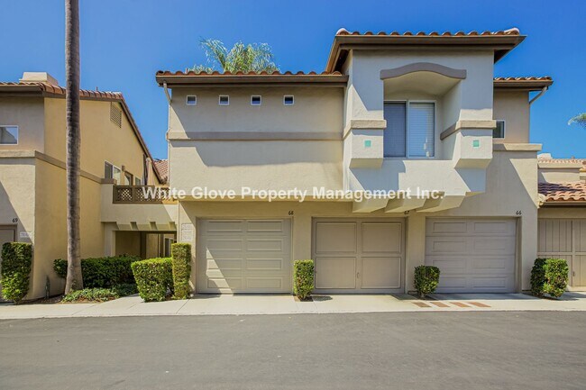 Foto del edificio - Stylish 2 Bed, 2 Bath End-Unit Condo in Mi...