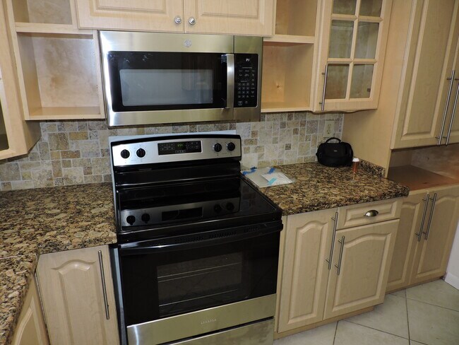 Building Photo - 5520 Tamberlane Cir