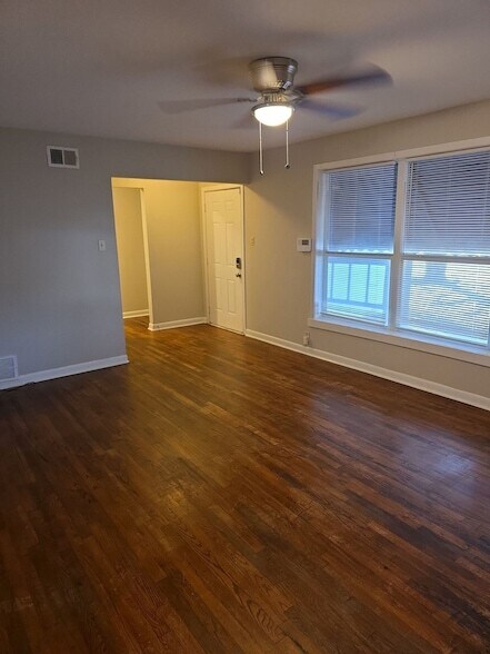 Foto del edificio - 1811 W College St