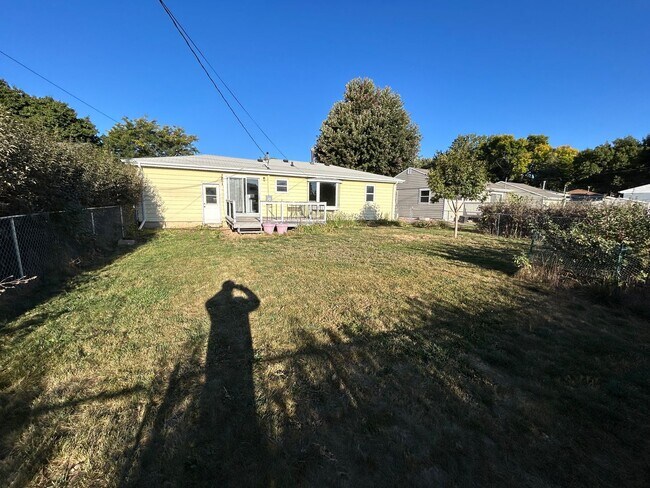 Building Photo - 2320 S Crestwood Rd