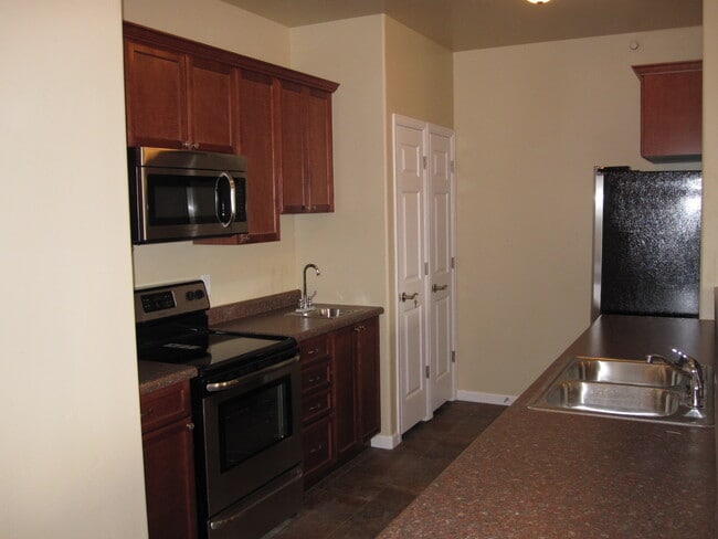 Kitchen - 1510 Glenwood Ave Apartments