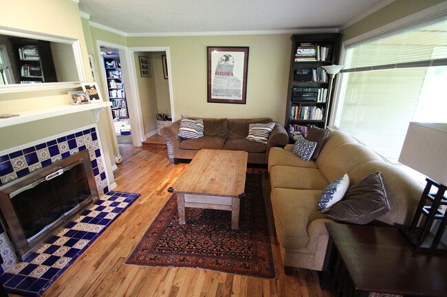 Building Photo - RENOVATED 3 BEDROOM SEATTLE HOME FOR RENT W LARGE, PRIVATE CORNER LOT!