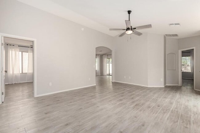 Building Photo - 8431 S Egyptian Dr