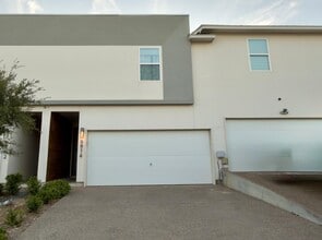 Building Photo - 9914 Kaspar Dr