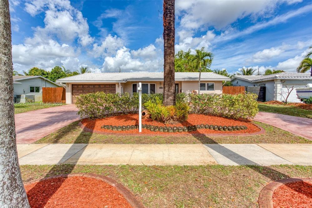 Foto principal - 4 bedroom in Hollywood FL 33021