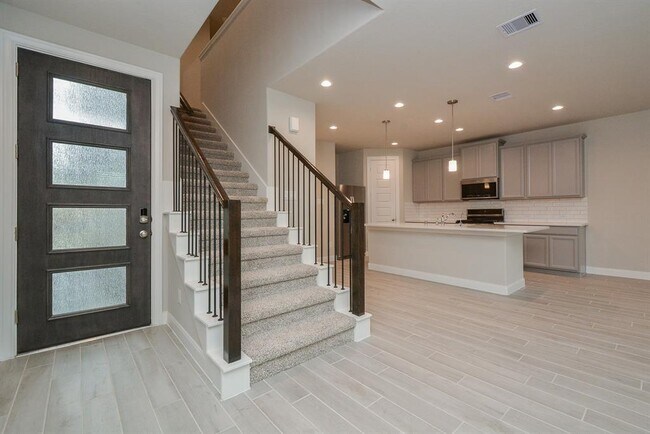 Foto del edificio - 9816 Rugged Oaks Dr