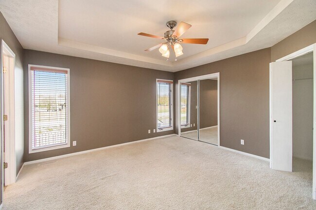 Building Photo - 3 bed + 3 bath Millard tri- level! Ready for move in!