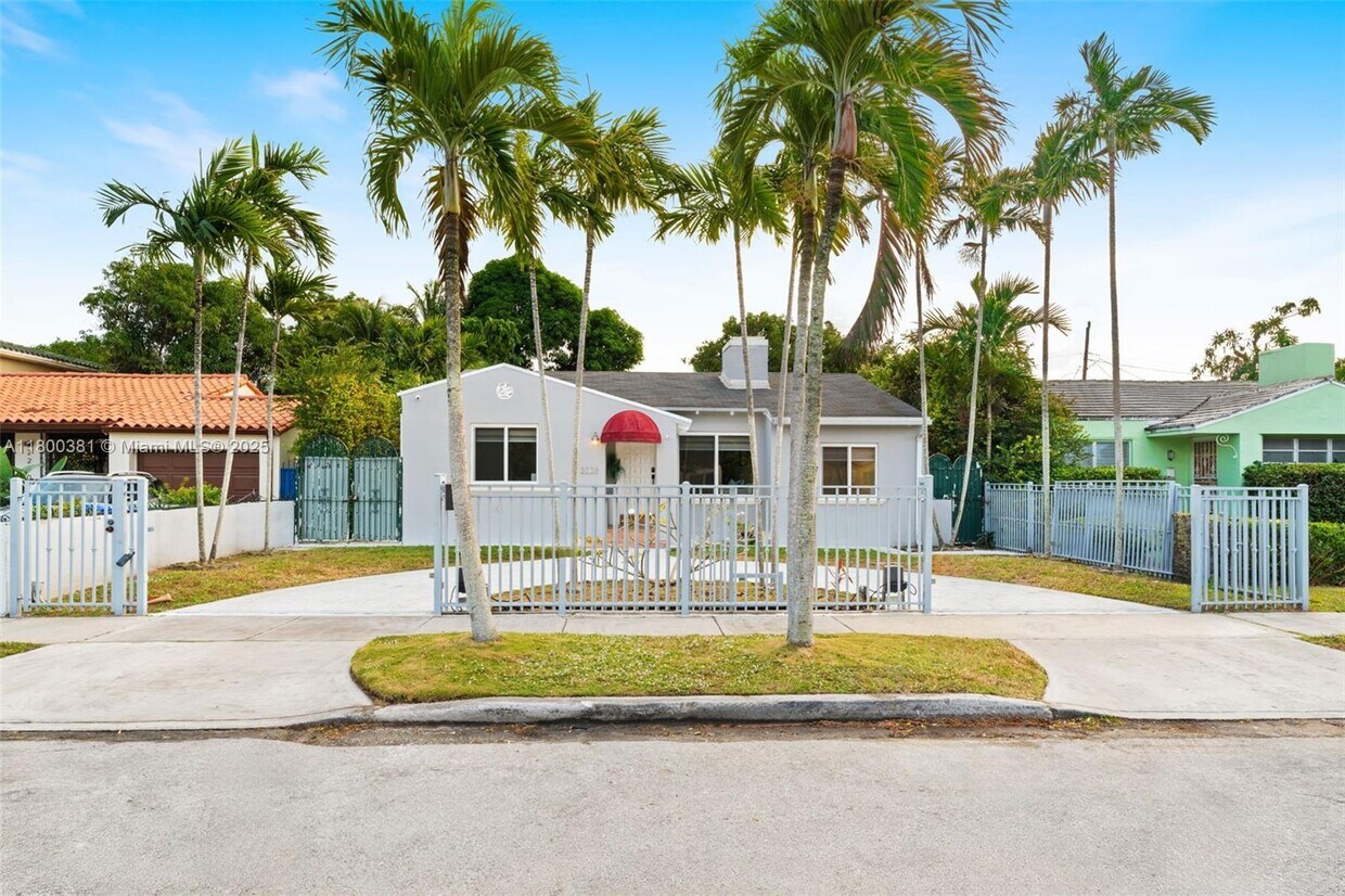 Foto principal - 2238 SW 24th Ter