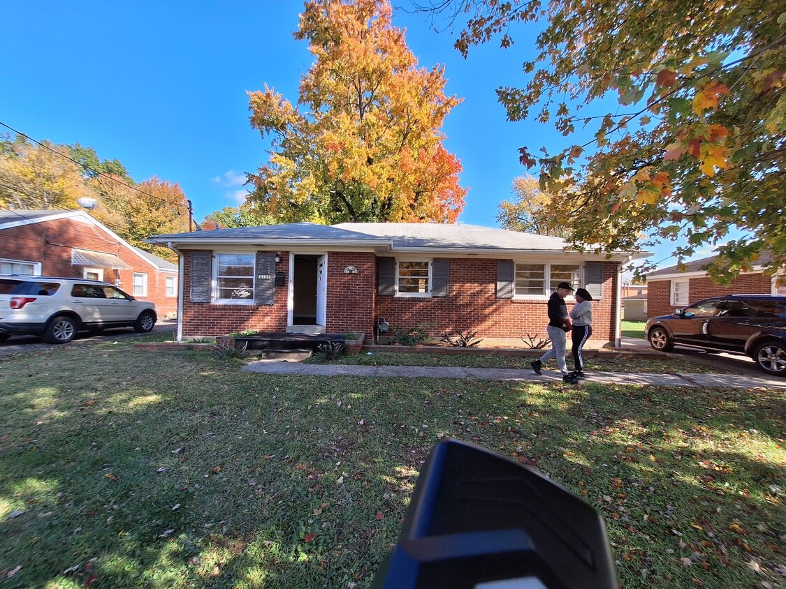 Foto principal - 6105 Oakdale Ln