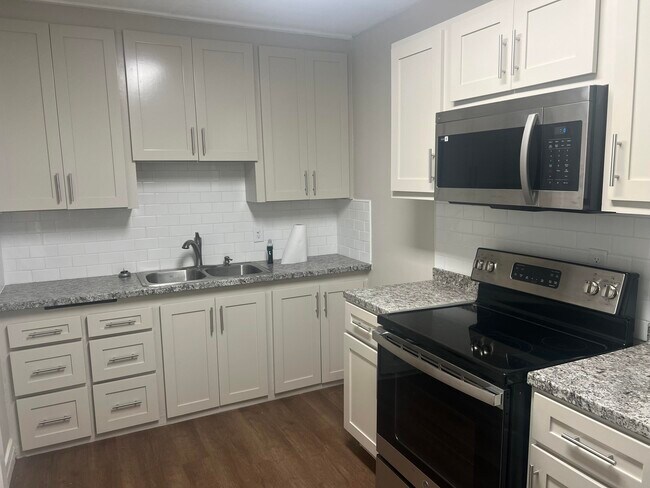 Building Photo - 2202 28th St