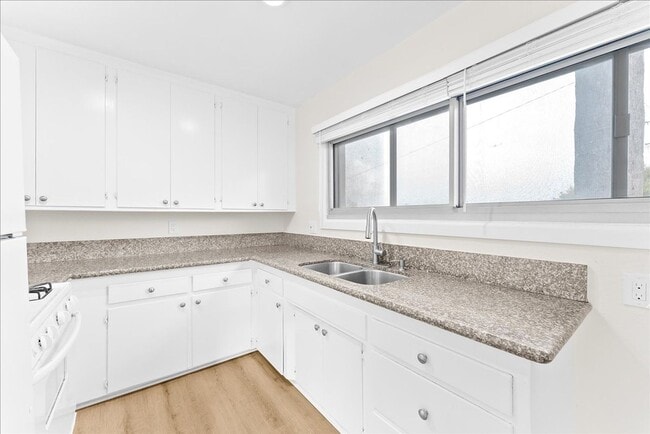 Building Photo - 3116 W 99th St