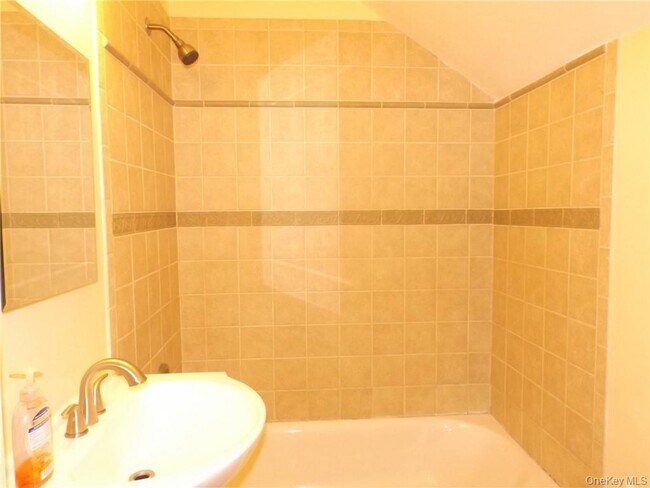 Foto del edificio - 24 Beechwood Ave