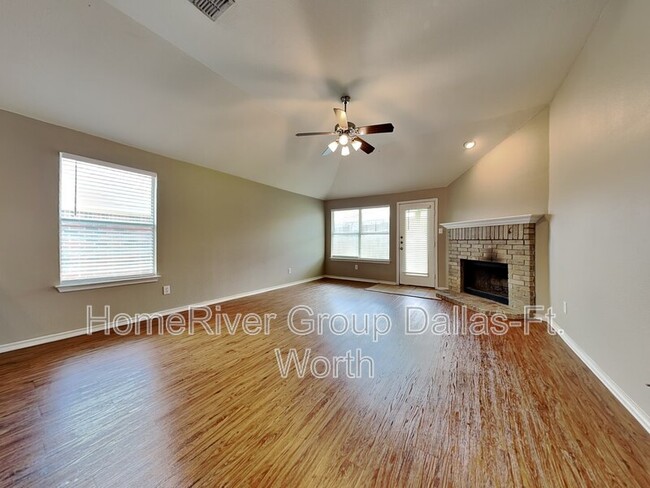 Foto del edificio - 1102 Oak Hollow Ln