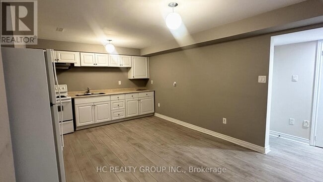 Building Photo - 821 Walsh Ct