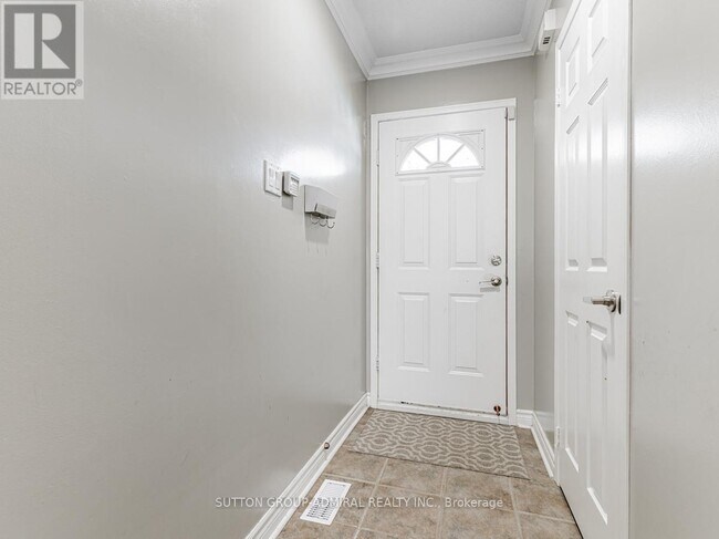 Building Photo - 224 Kelso Crescent